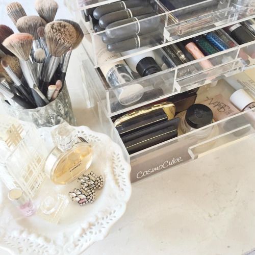 makeup organizer